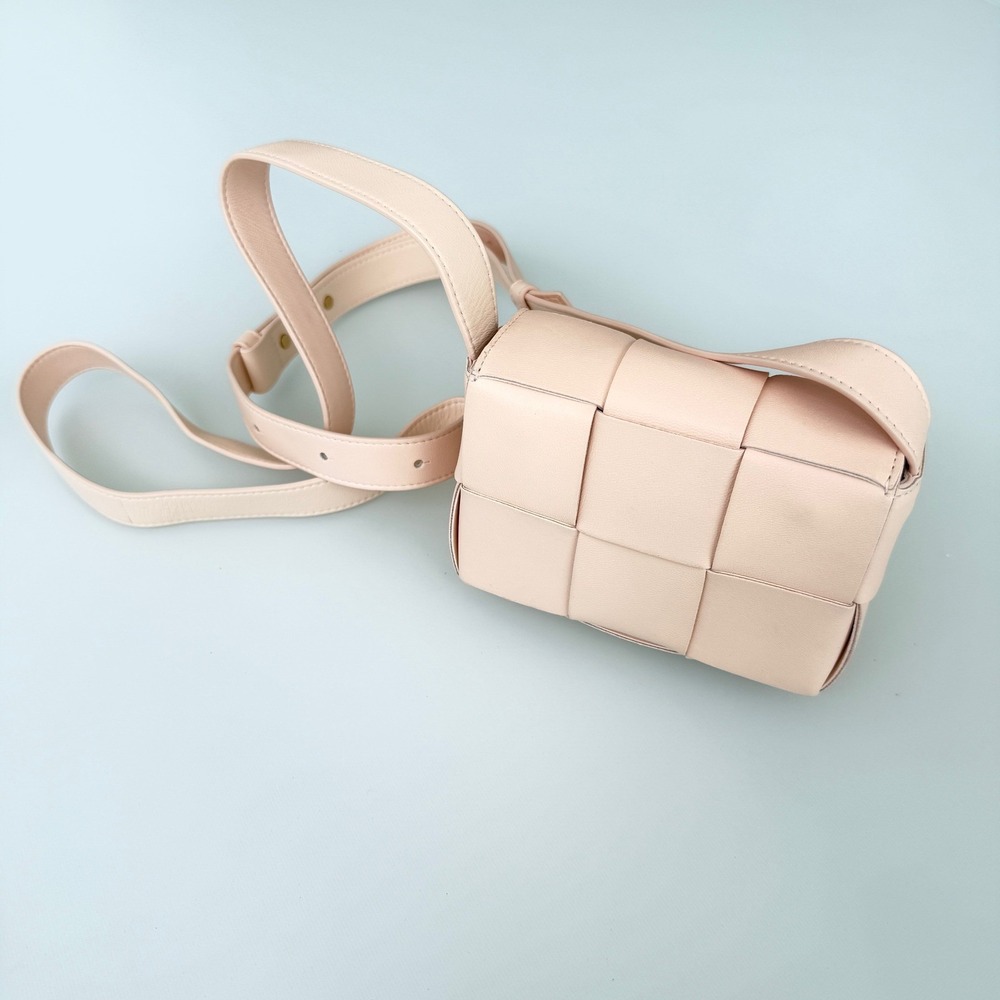 Bottega Veneta Cassette Wallet on Strap Pink Maxi Intrecciato Leather 667048 - Picture 9 of 15